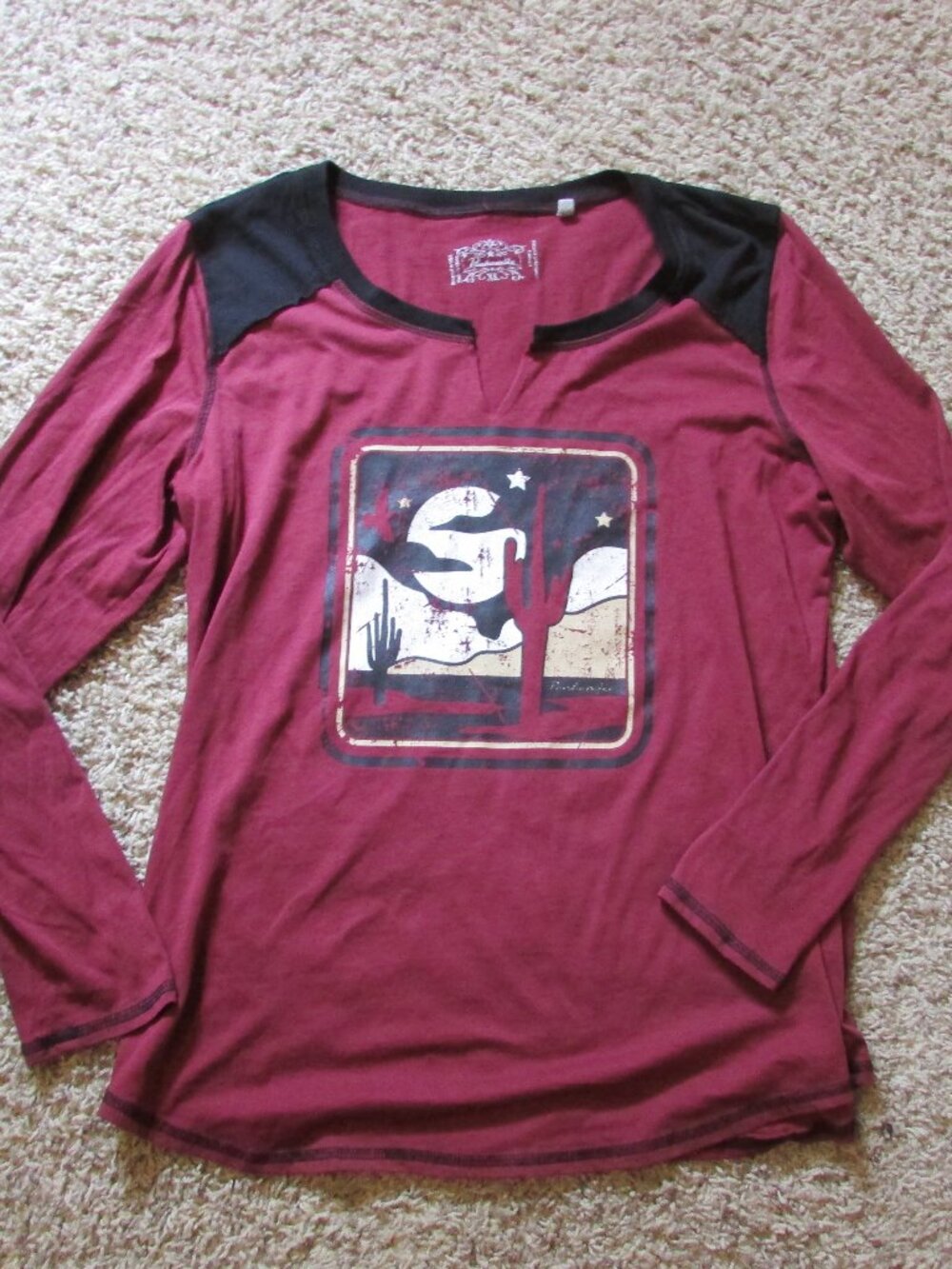 NWOT Panhandle XL Western Desert Scene Burgundy Red Black Shirt VNeck